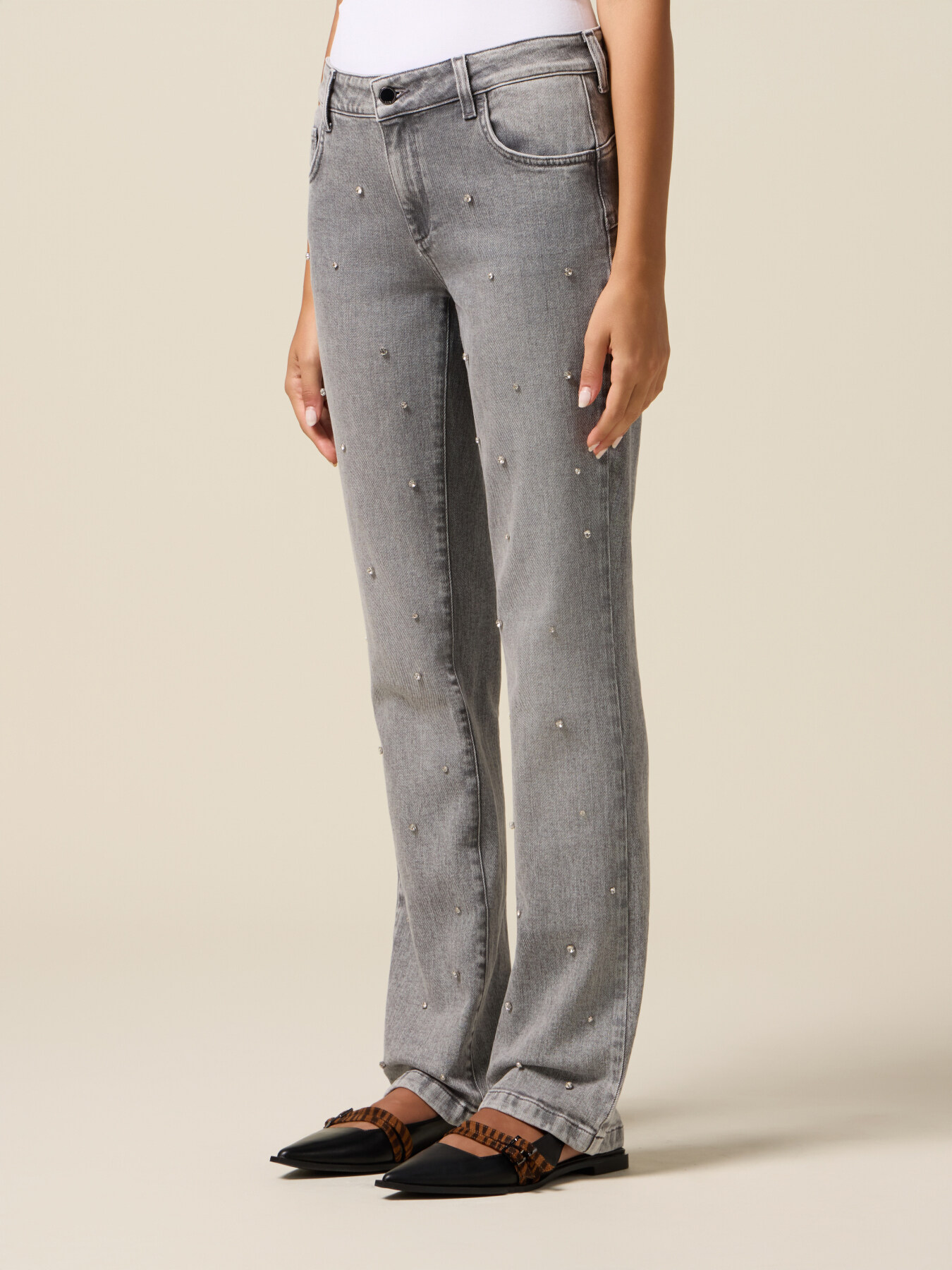 Jeans regular con castoni image number 3