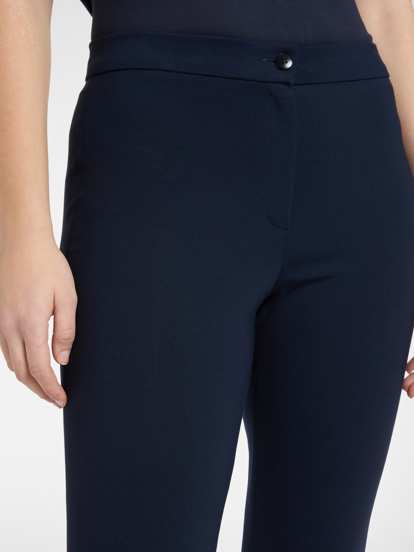Pantalon slim en point milanais image number 3