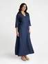 Langes, vorne gekreuztes Kleid mit TENCEL™-Fasern image number 3