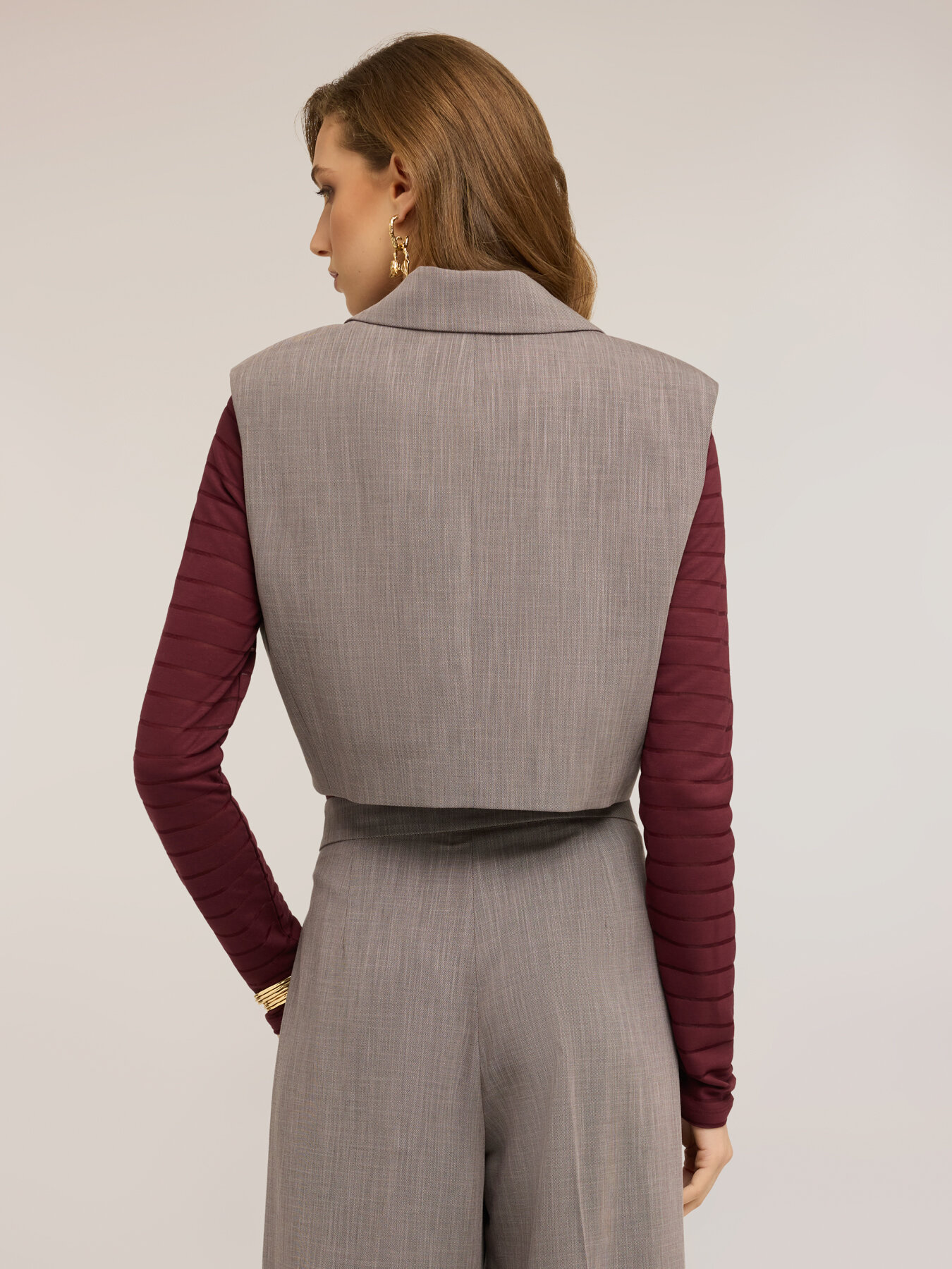 Short vest with lapels image number 1