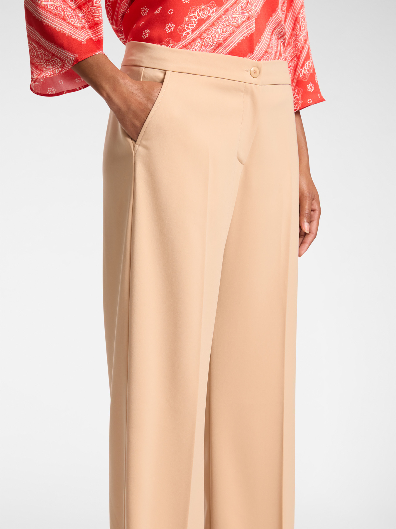 Herrenhose aus flie&szlig;endem Stoff image number 3