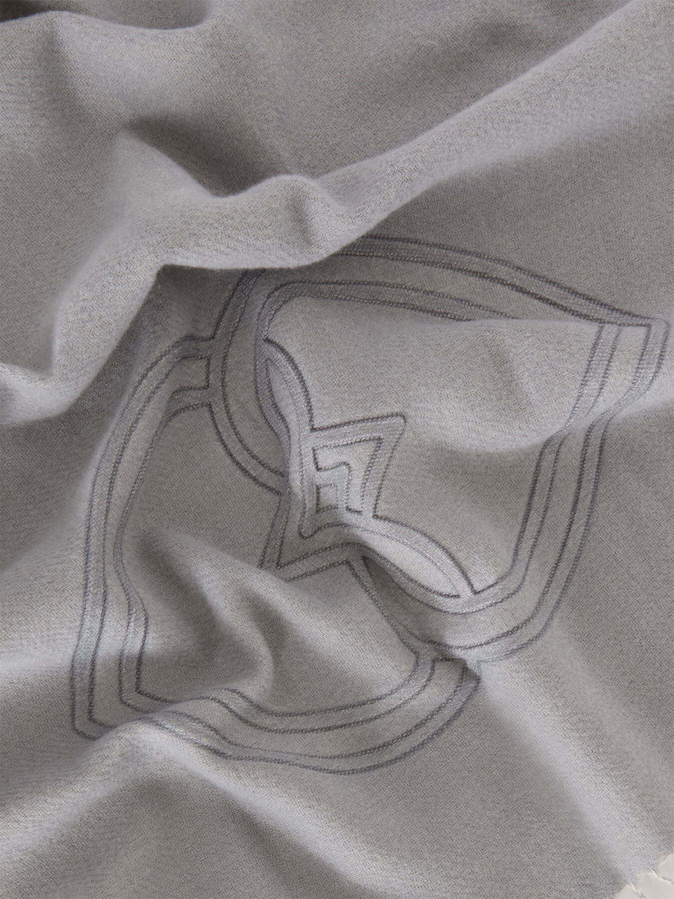 Scarf with embroidery and fringes image number 2