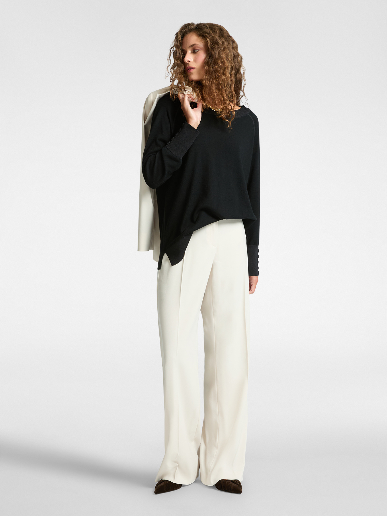 Weicher Pullover mit Knöpfen image number 2