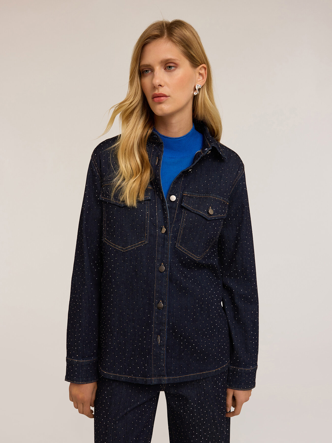 Chemise en jean avec micro-clous image number 3