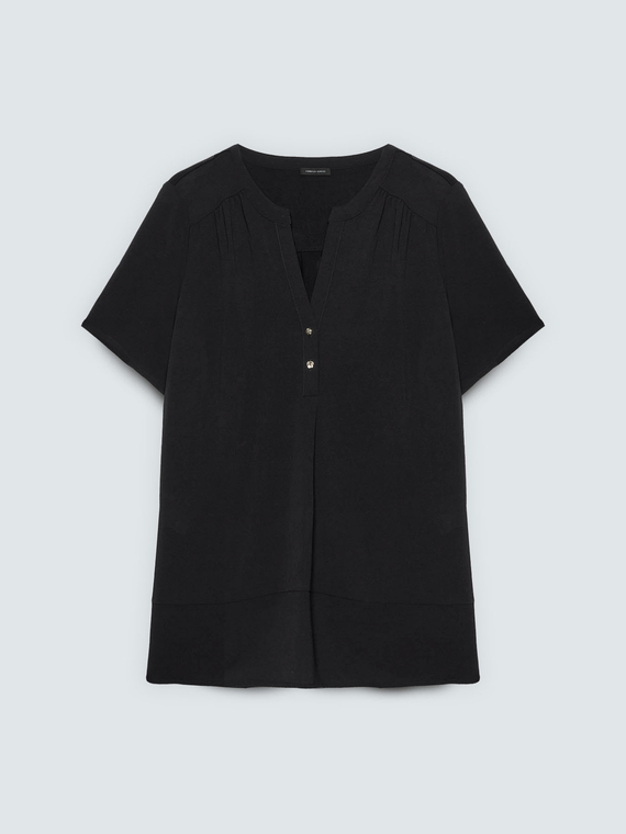 T-shirt en m&eacute;lange de lyocell avec petits boutons