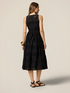 Ausgestelltes Kleid aus Lochstickerei image number 1