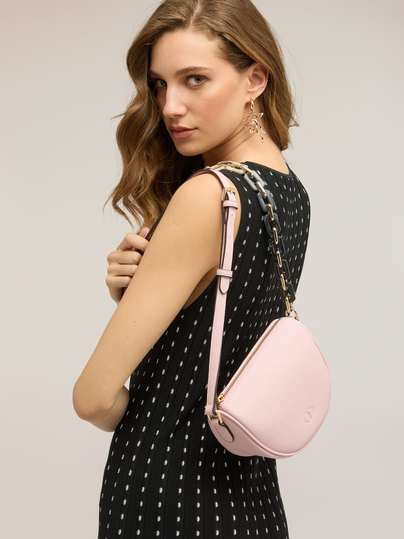 Shoulder bag with chain detail image number 0