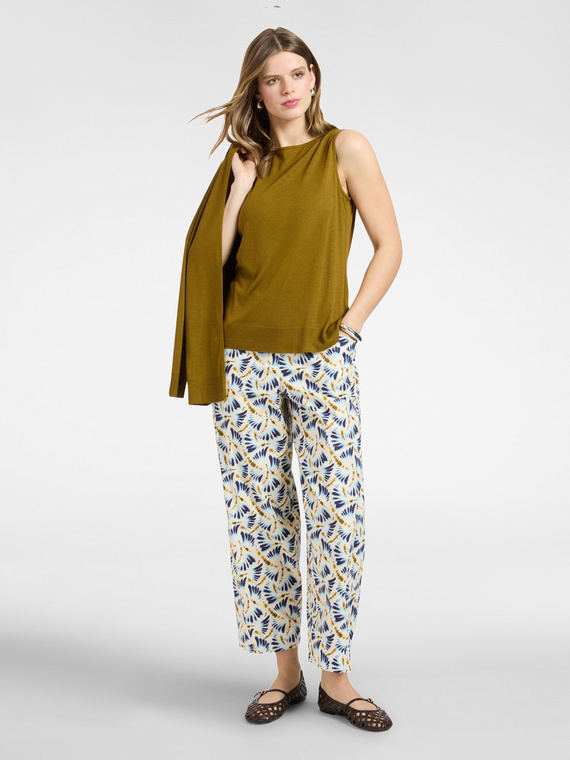 Top con scollo barchetta