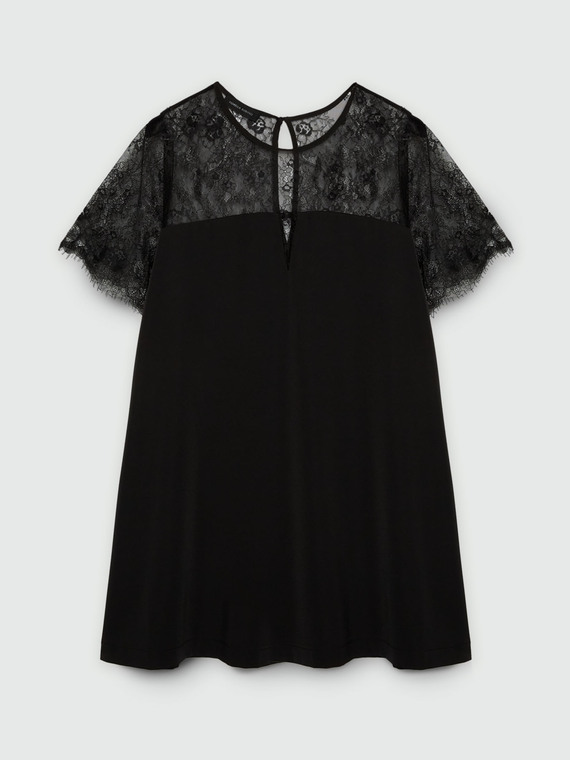 Kurzes Kleid mit Spitze