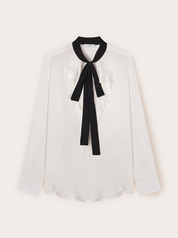 Blusa con volantes y fajín