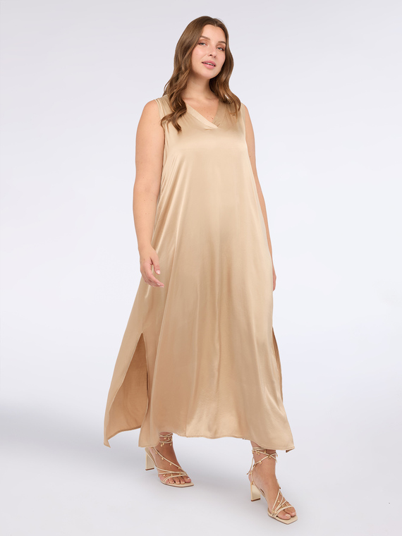 Langes Kleid aus Stretchsatin mit V-Ausschnitt