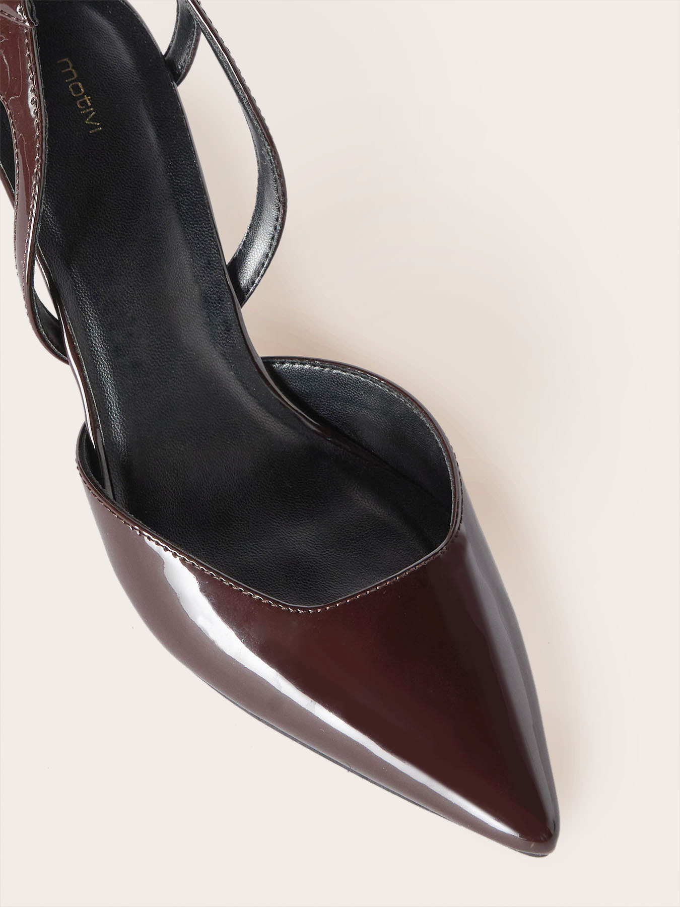Patent leather pumps with cut-out image number 3