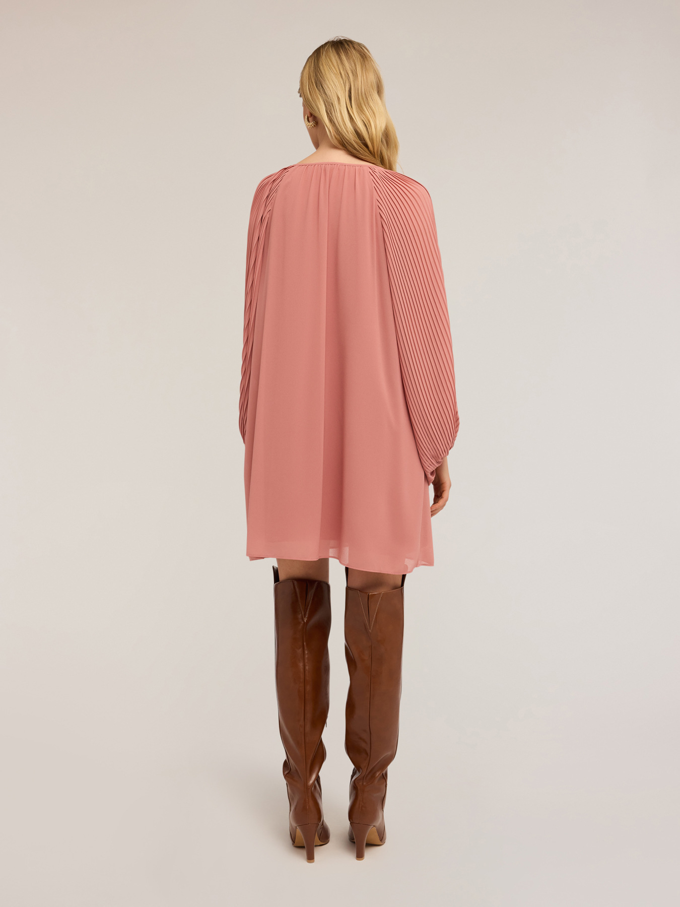 Robe courte avec manches plissées image number 1