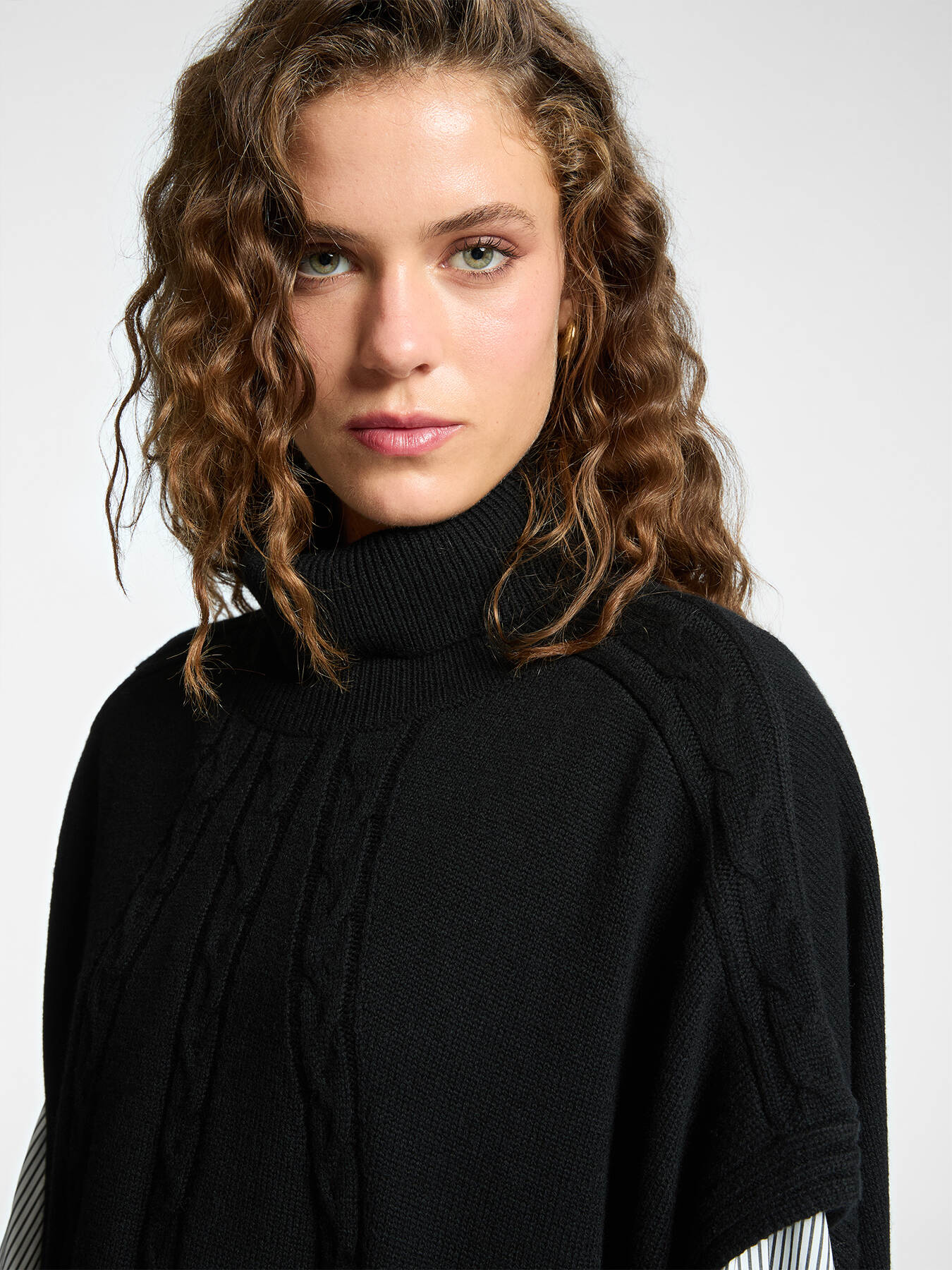 Pure wool cape image number 3