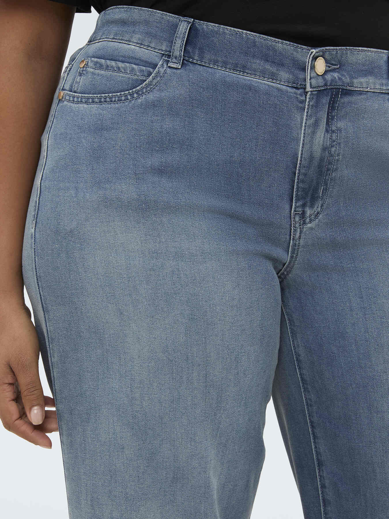 Jeans Wide Leg aus gewaschenem Denim image number 2