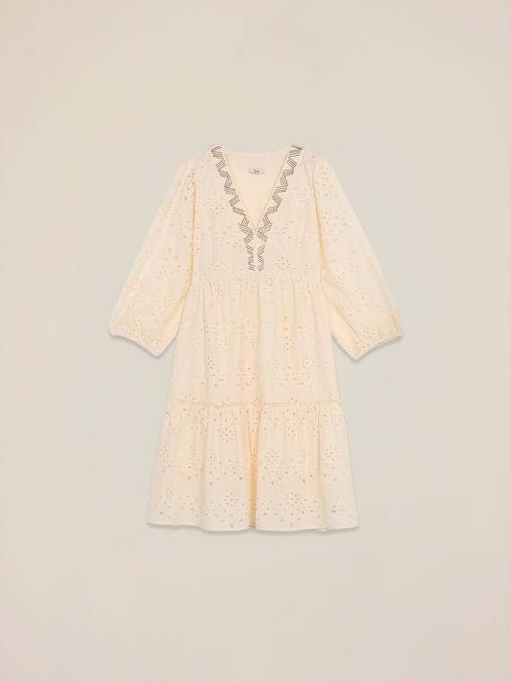 Robe évasée en broderie anglaise