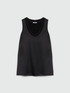 Top in due tessuti con scollo a V image number 4