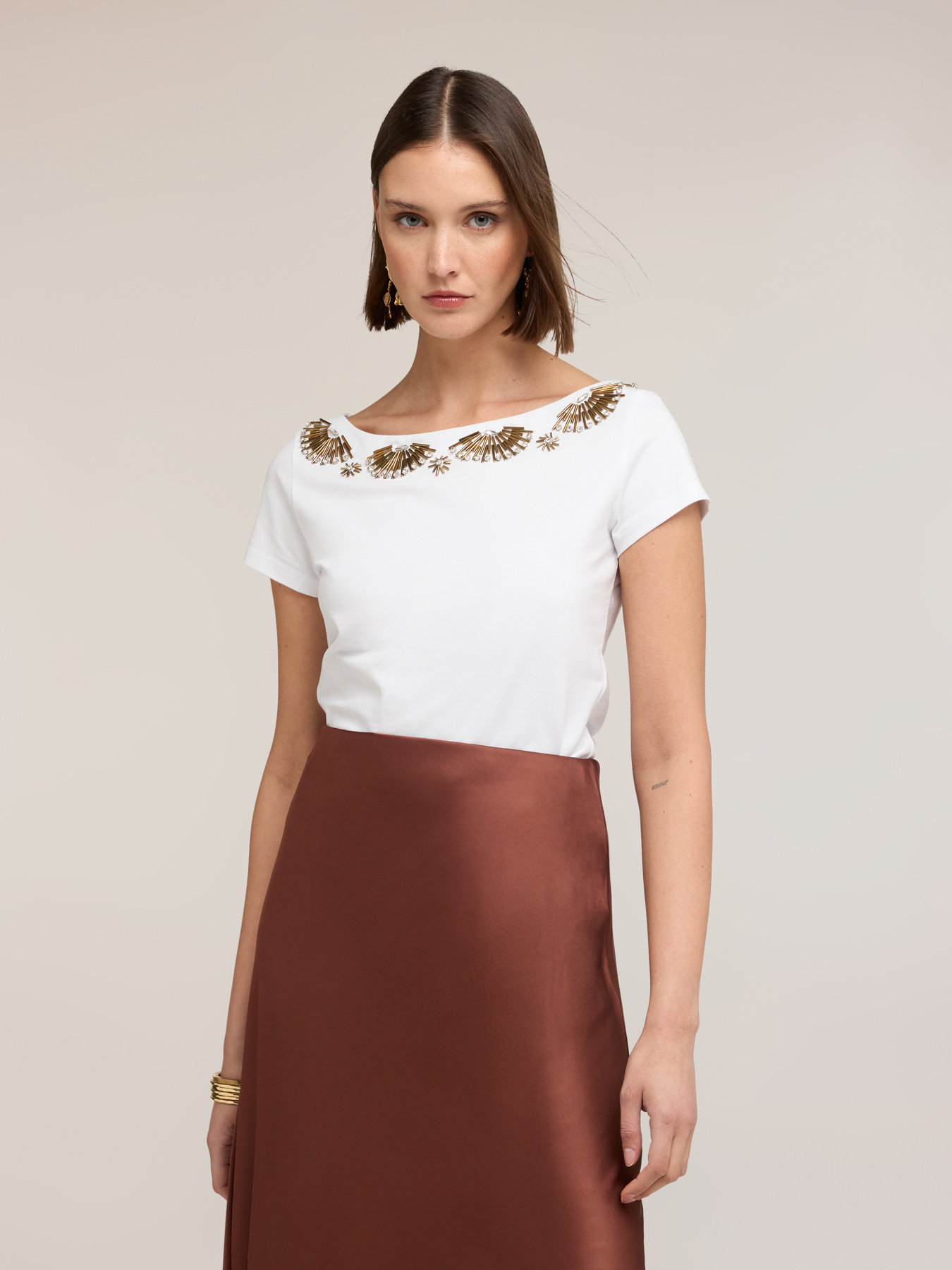 T-shirt avec applications bijoux image number 2