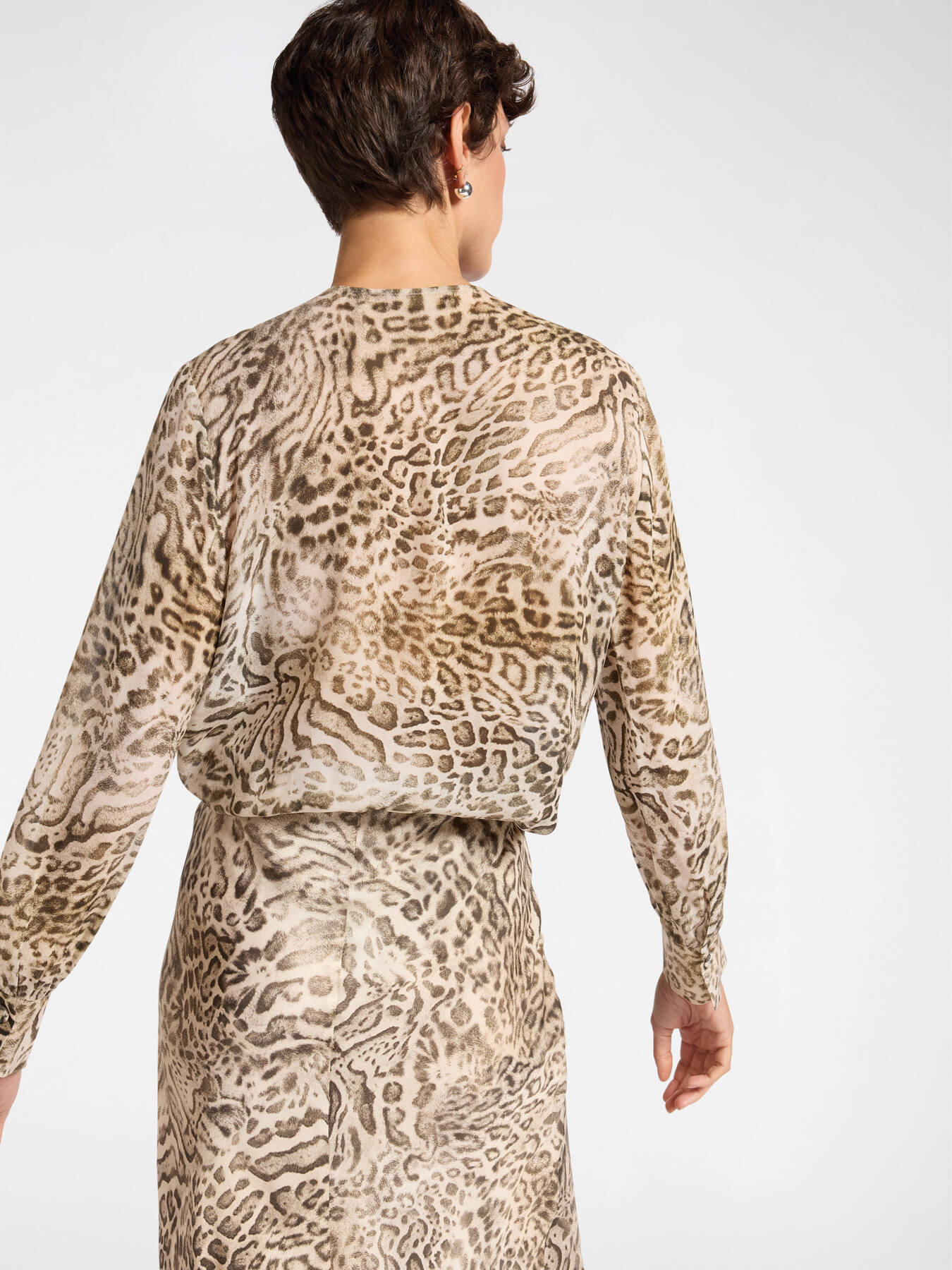 Bluse mit Animalprint und Jabot image number 1