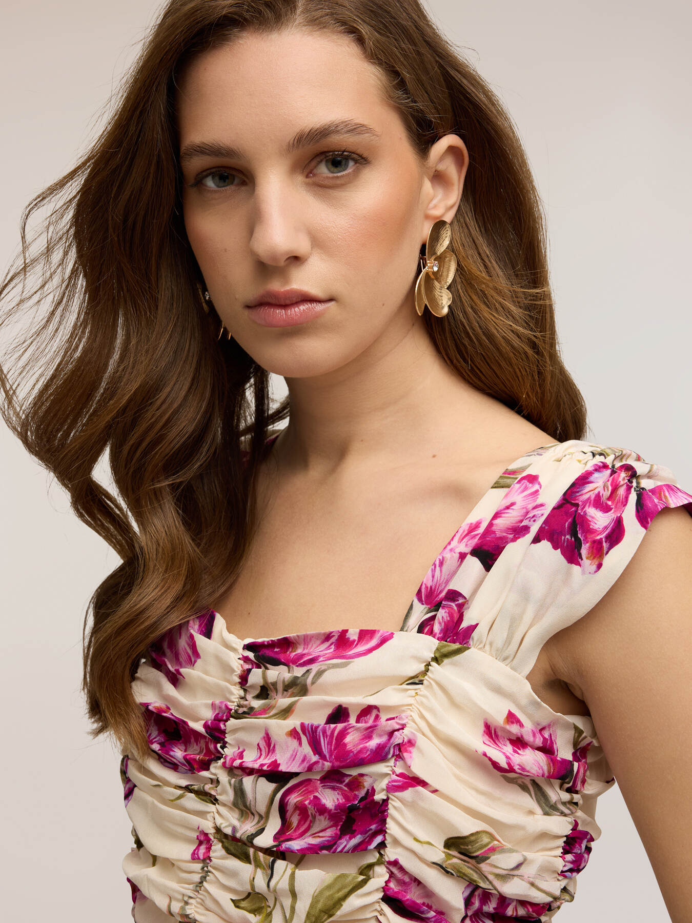 Ruffled top with floral print image number 3