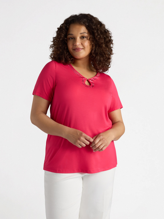 T-shirt with applications