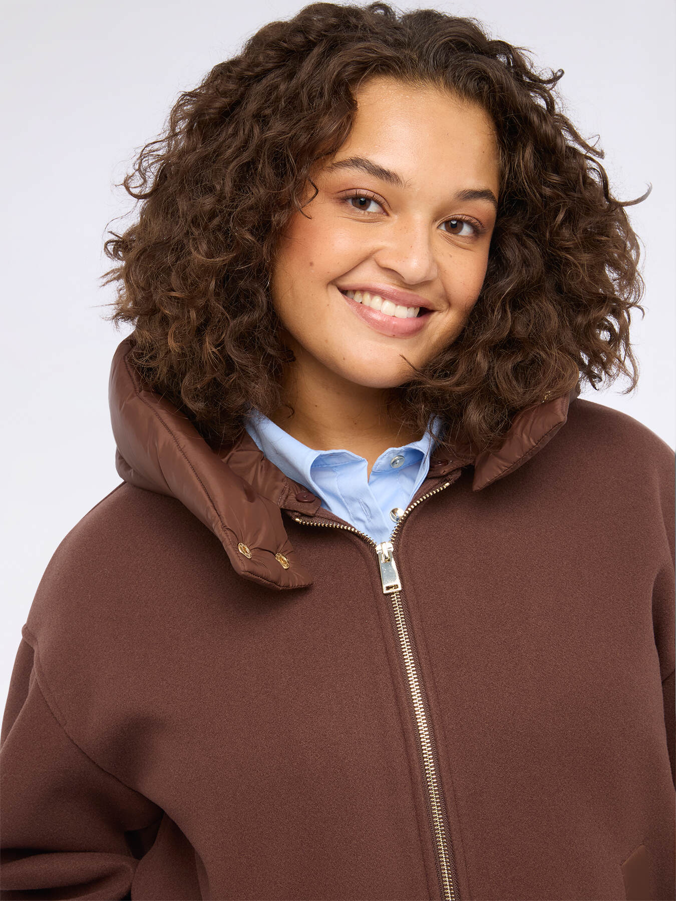 Zweistoffige Jacke mit Kapuze und Rei&szlig;verschluss image number 3