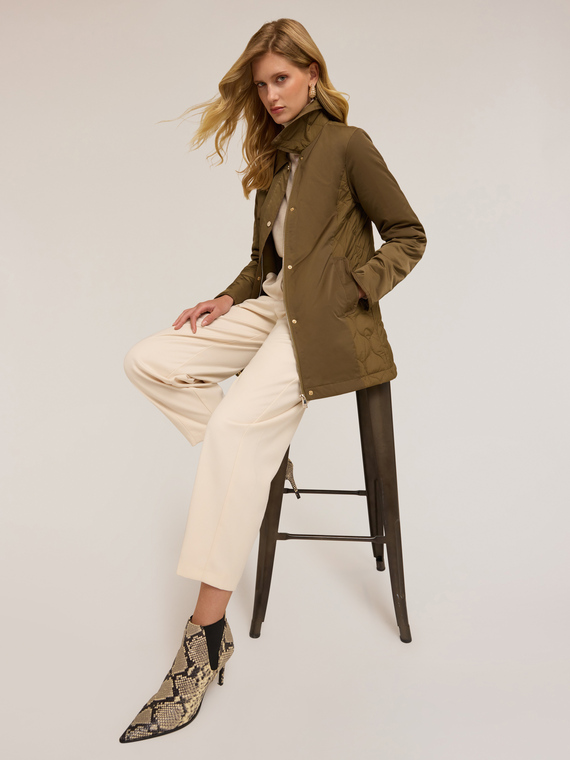 Gesteppte Jacke aus Nylon und Satin