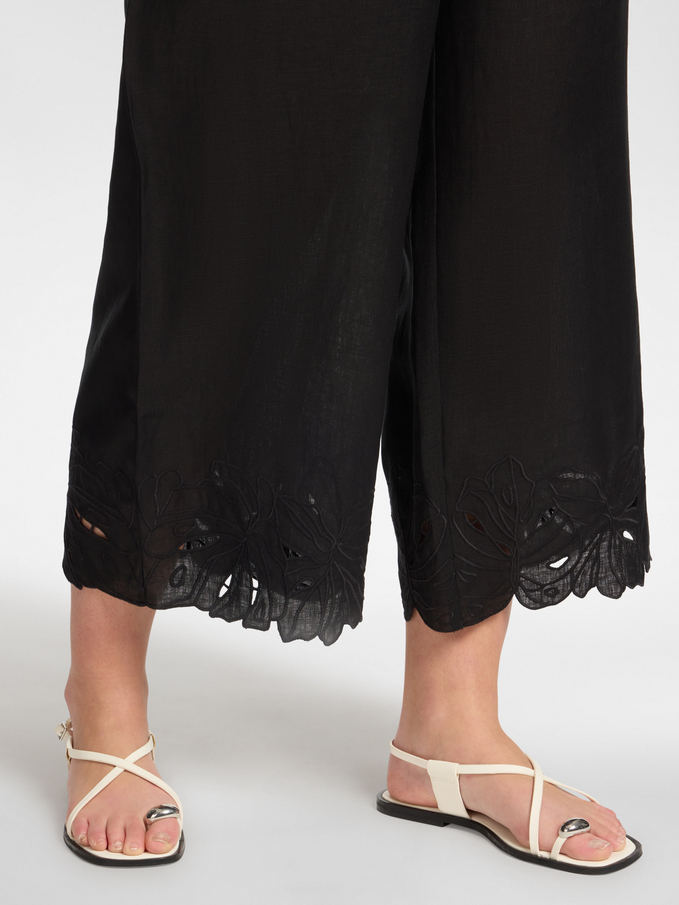 Linen trousers with embroidered edges image number 3