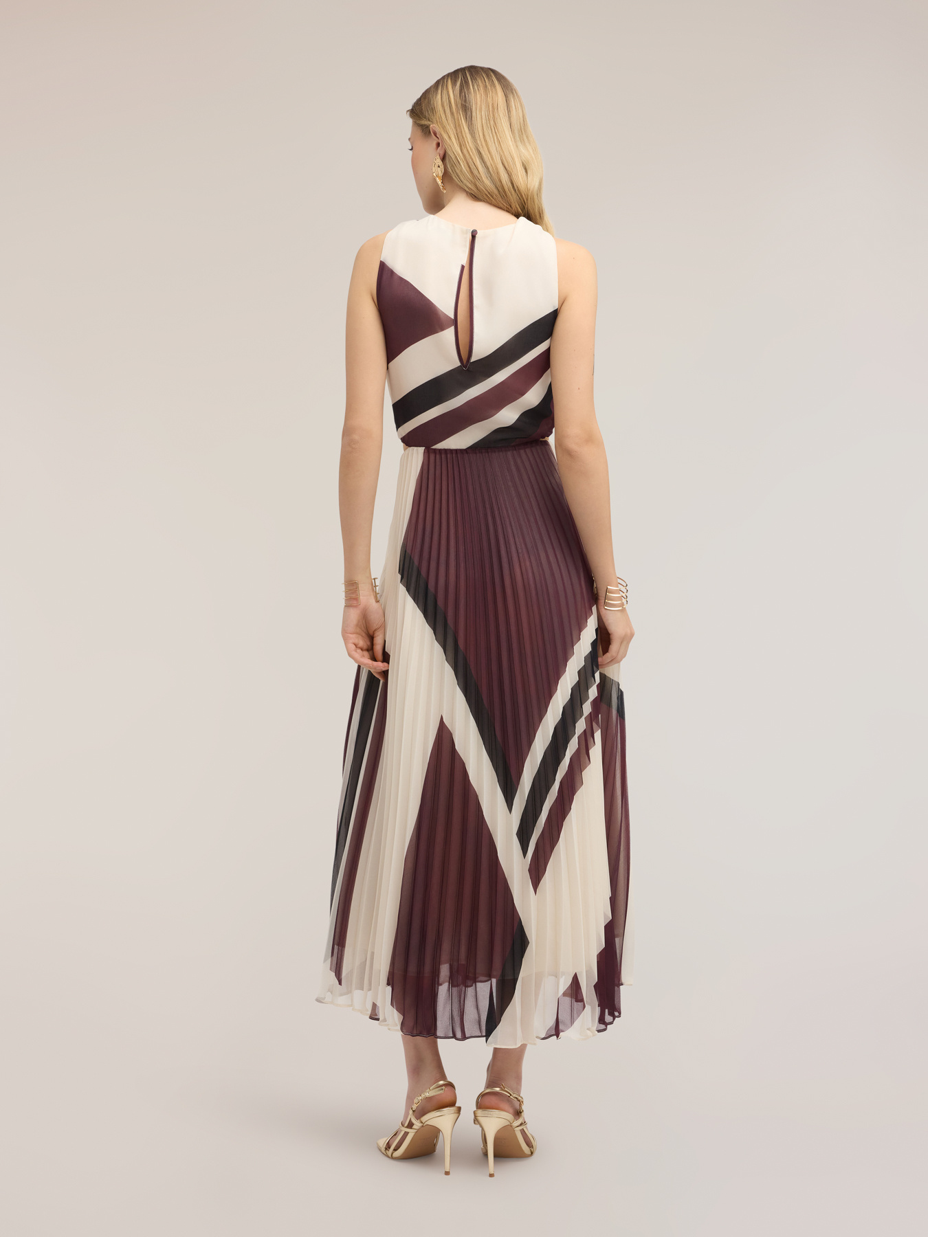 Long dress in pleated georgette with print image number 1
