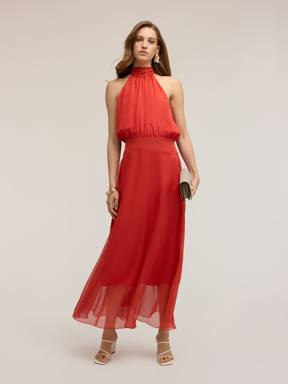 Langes Kleid aus Voile mit Neckholder-Ausschnitt