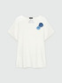 T-Shirt mit Broschen in Blumenform image number 4