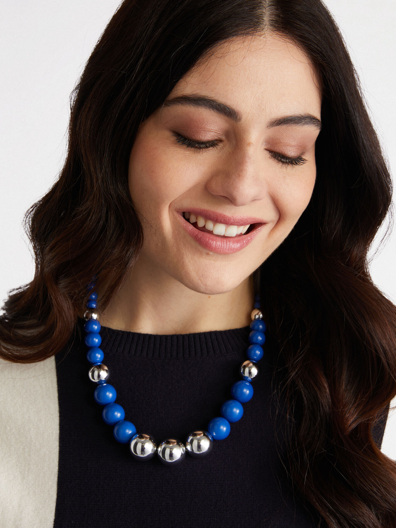 Necklace with coloured pearls image number 0
