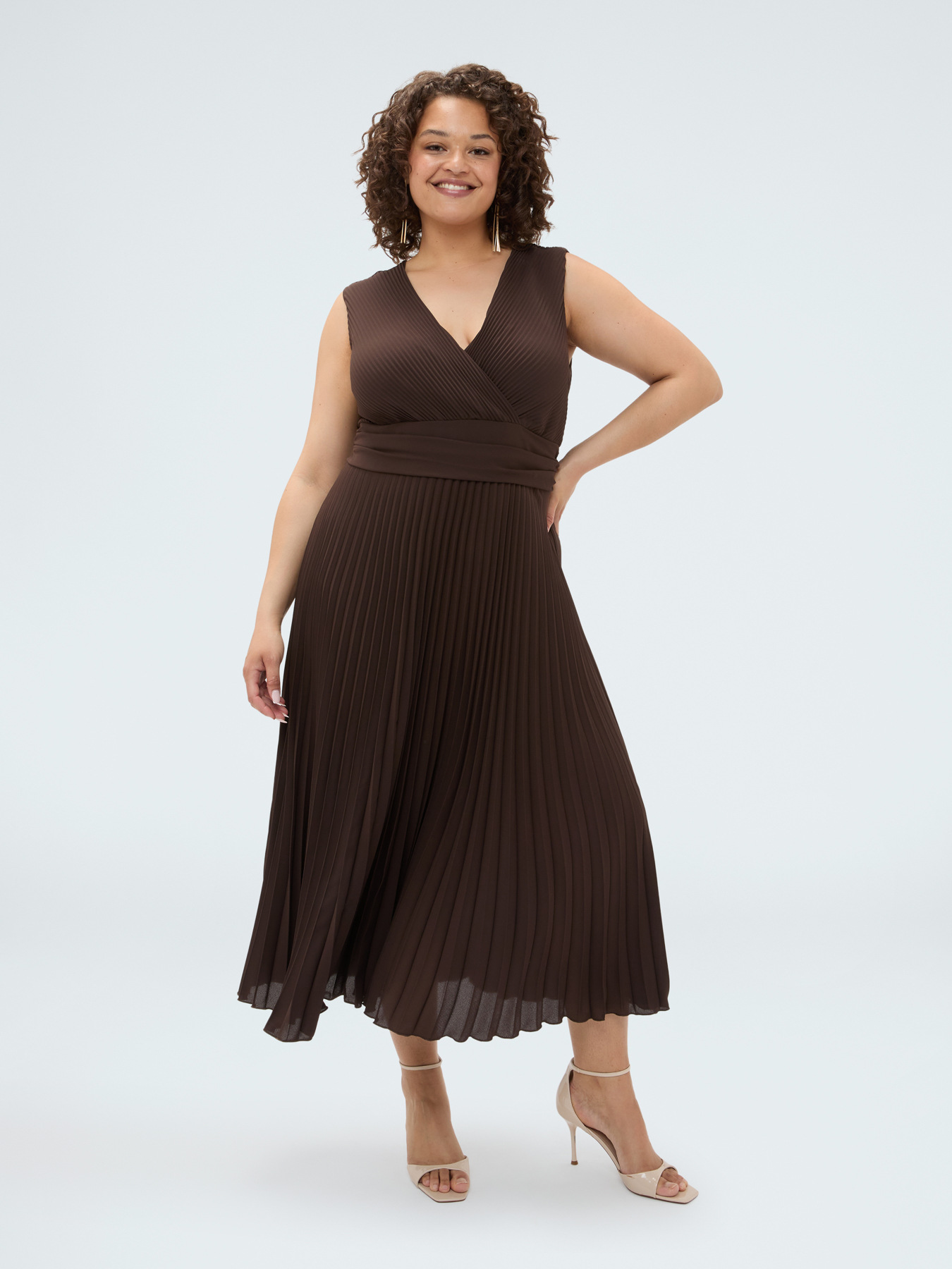 Dream Dress in pleated georgette image number 2