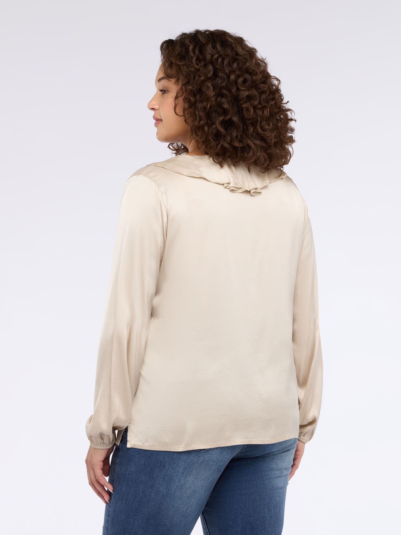 Blouse en satin avec volant sur l'encolure image number 2