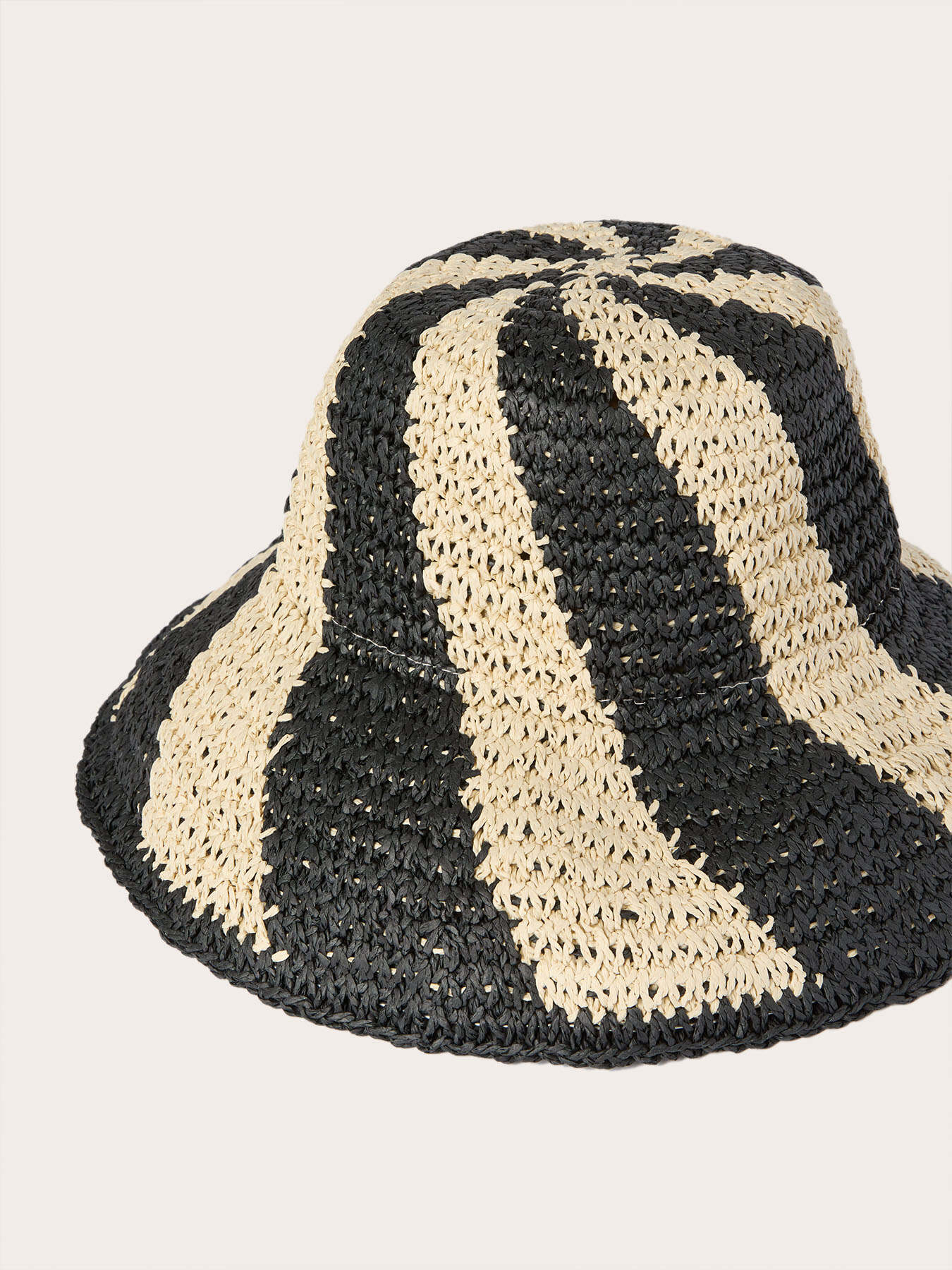 Sombrero de paja tejido a crochet image number 2