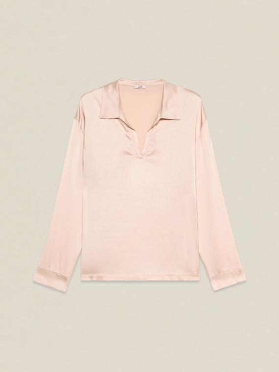 Chemisier en satin avec décolleté en V