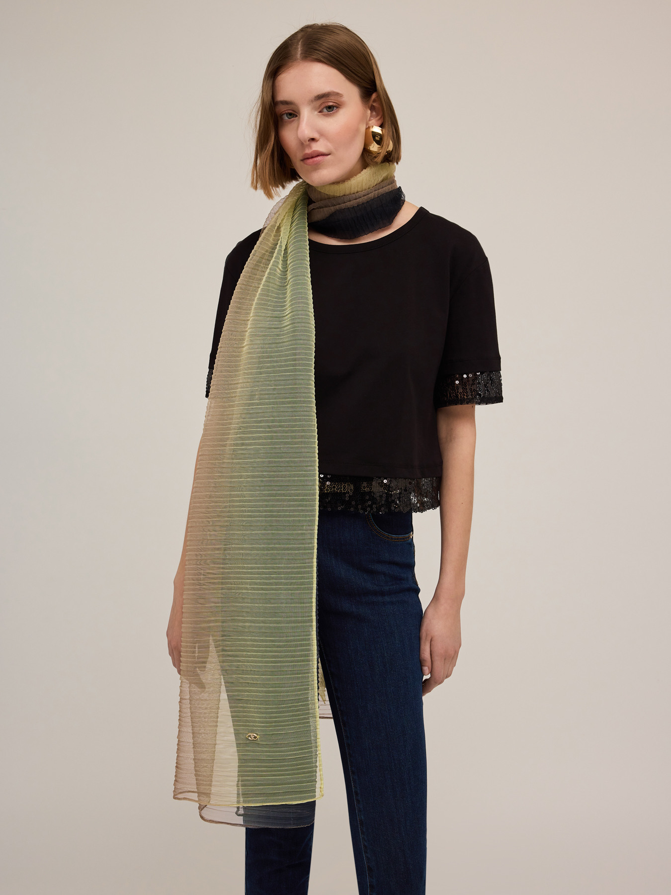 Nuanced pleated stole image number 0