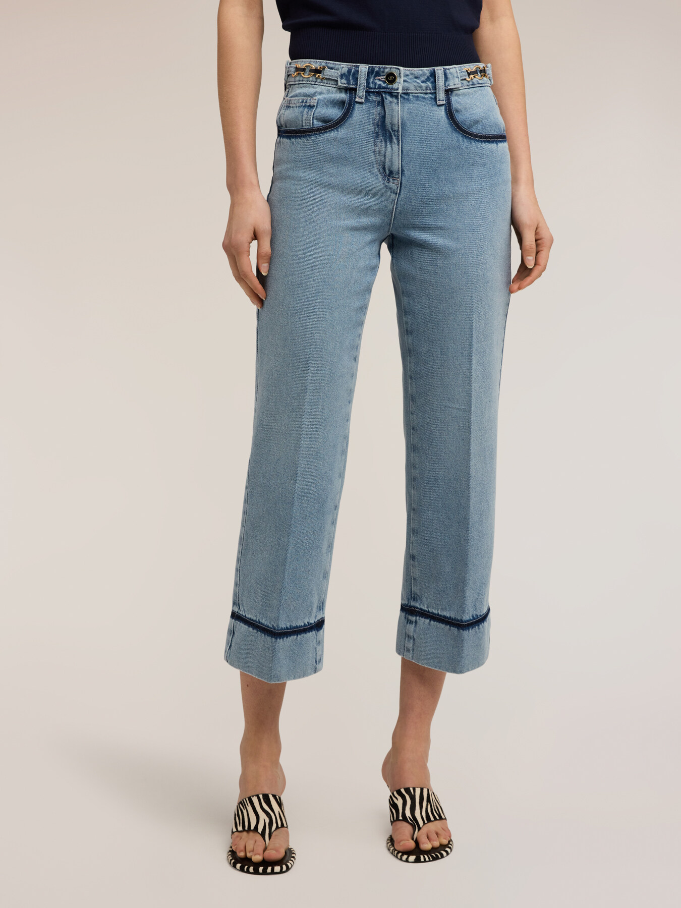 Jean cropped coupe large avec cha&icirc;ne image number 0