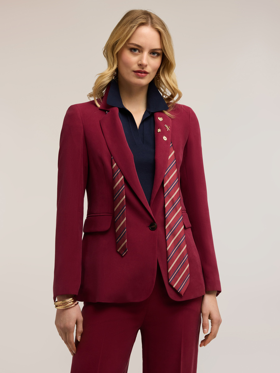 Veste avec applications et cravate