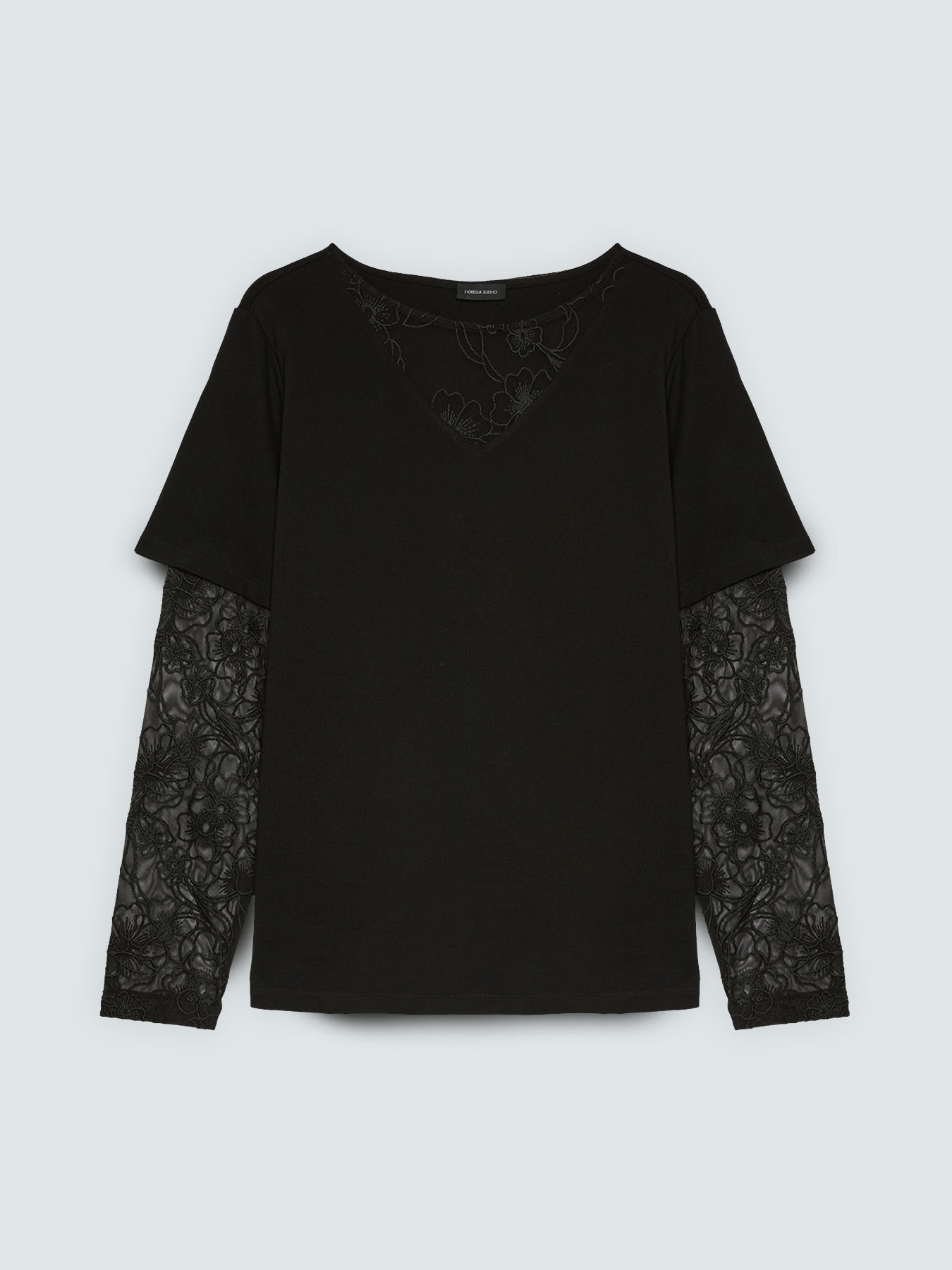 T-shirt with lace sleeves and neckline image number 4