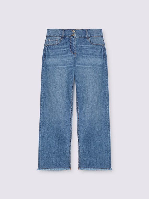 Regular jeans with frayed hem