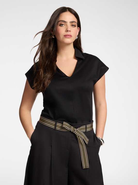 T-shirt with collar