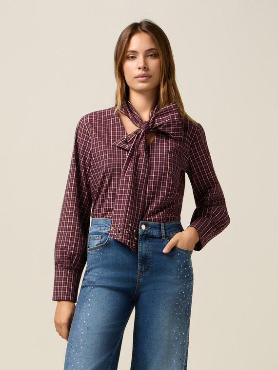 Camicia in cotone con fiocco e castoni