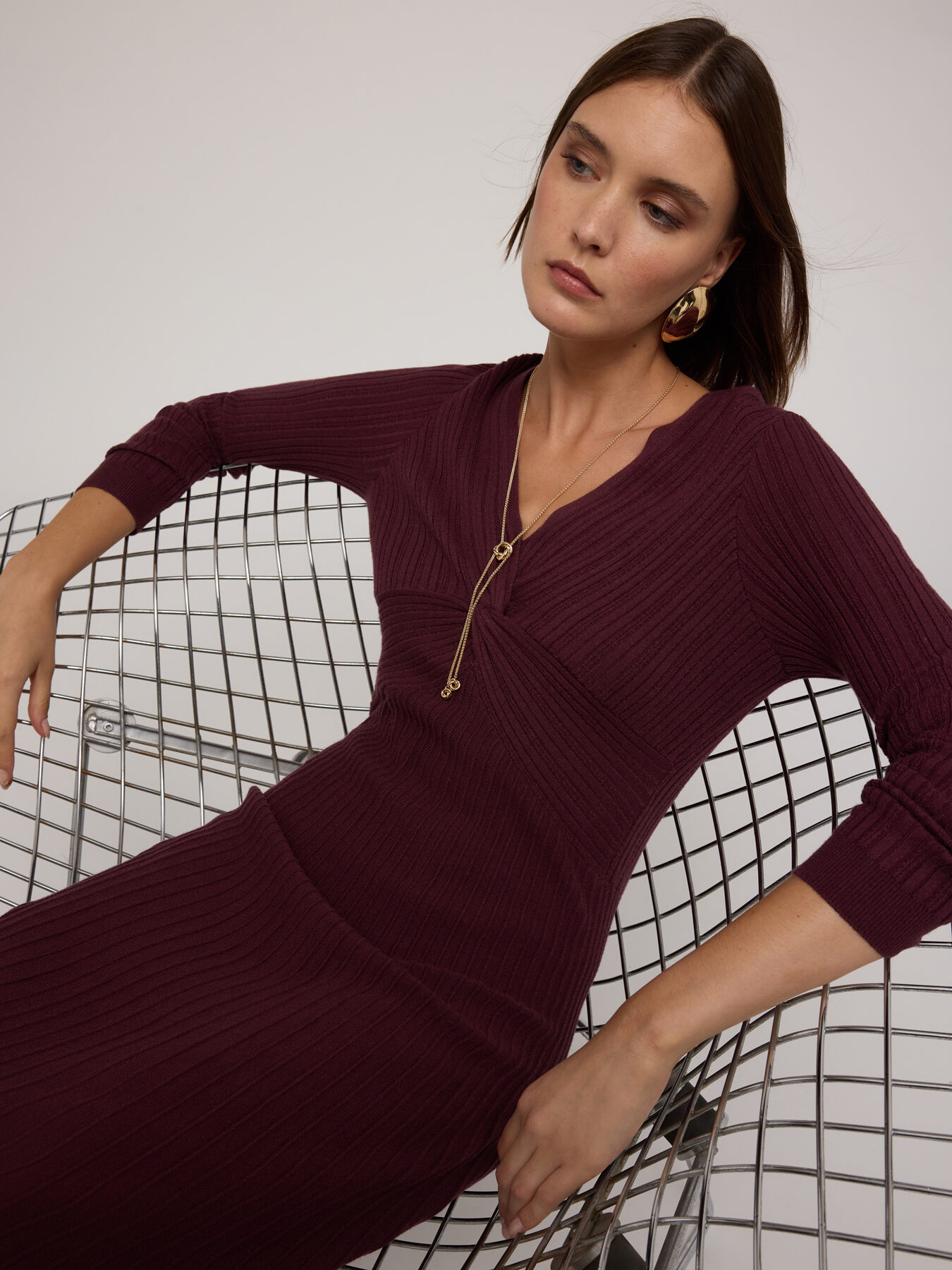 Robe &eacute;vas&eacute;e en maille c&ocirc;tel&eacute;e image number 2