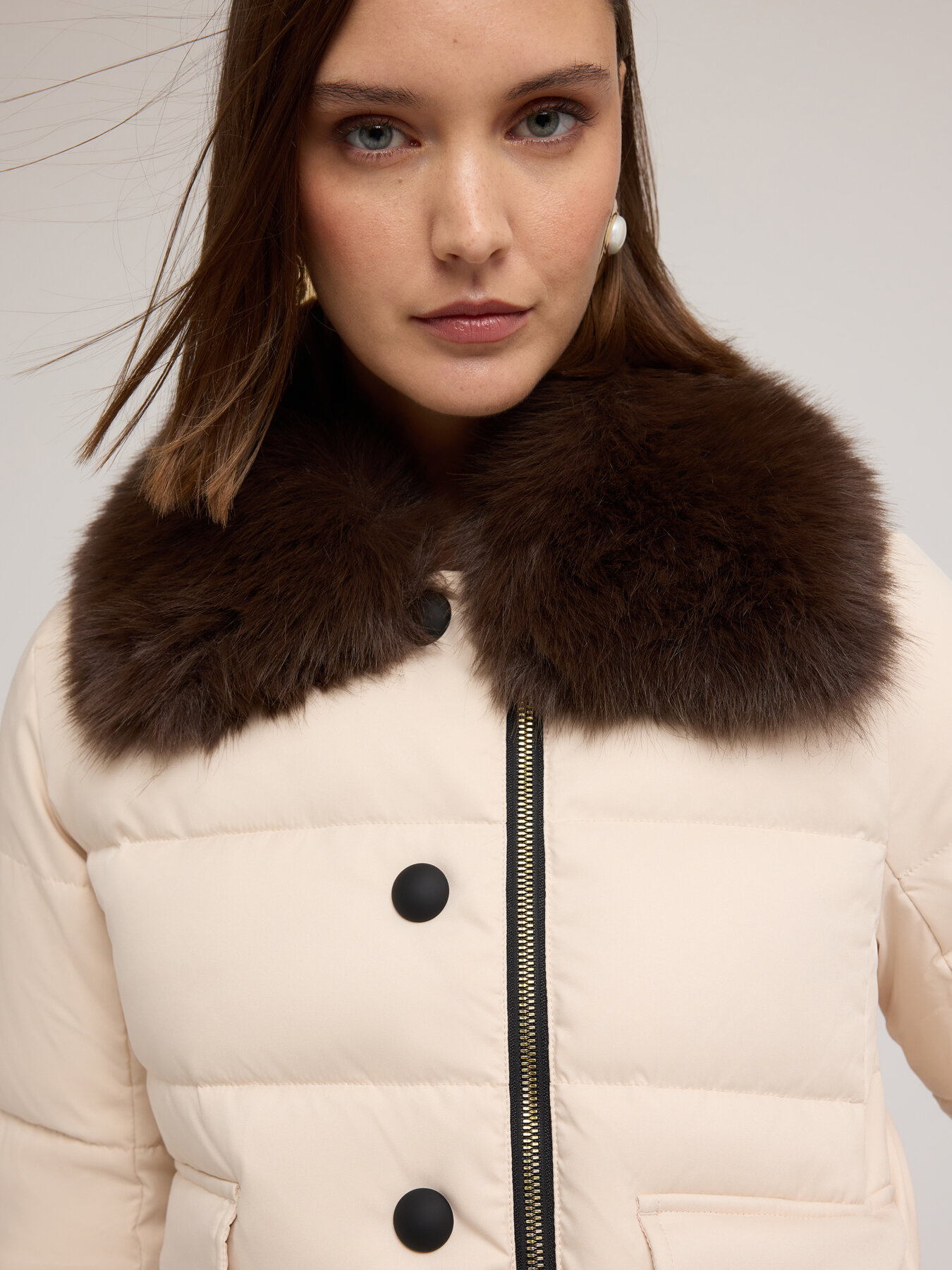 Piumino pesante corto con collo alto image number 3