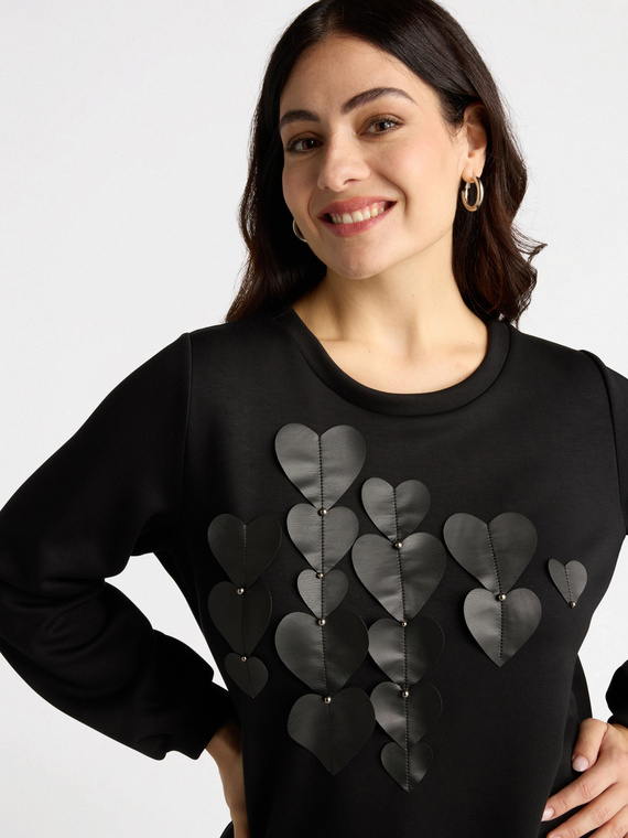 Sweatshirt mit Herz-Applikationen