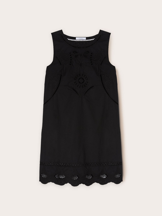 Summer dress with embroidery