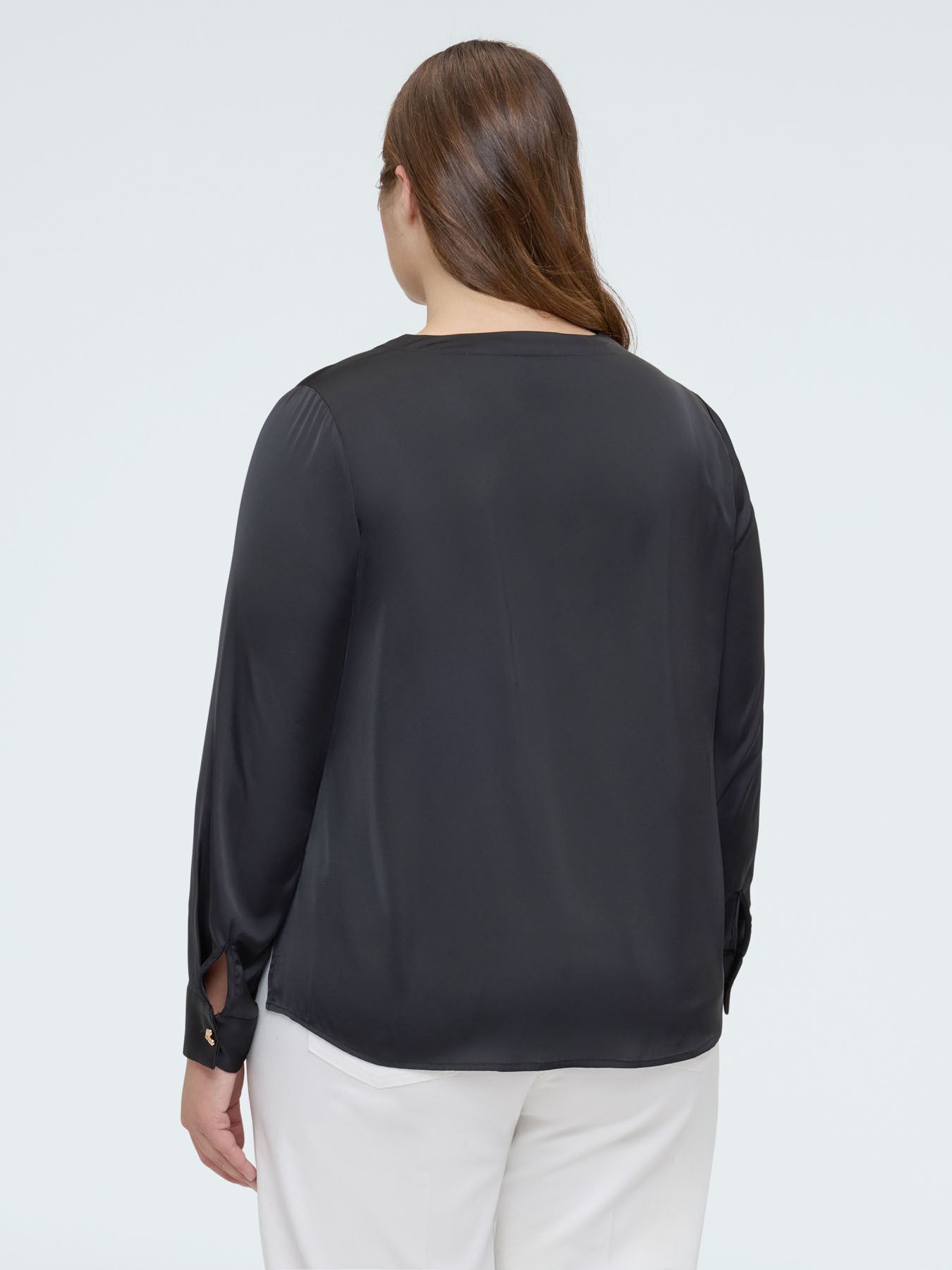 Blusa in raso con bottoni a forma di cuore image number 1