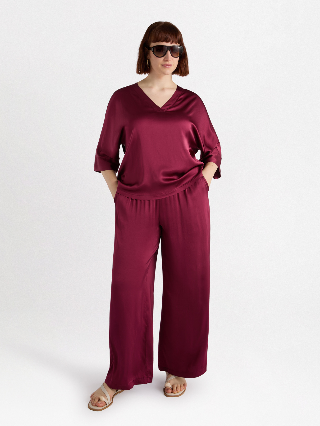 Pantalón modelo palazzo de raso image number 0