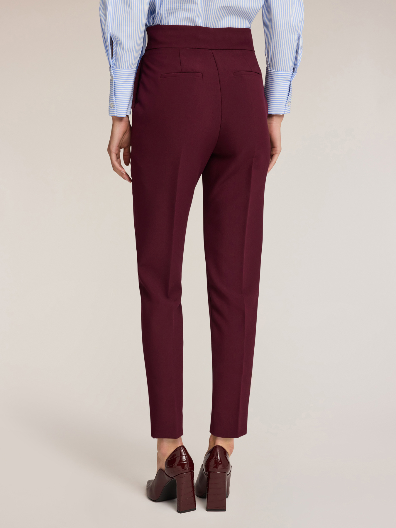 Pantaloni carrot a vita alta image number 1